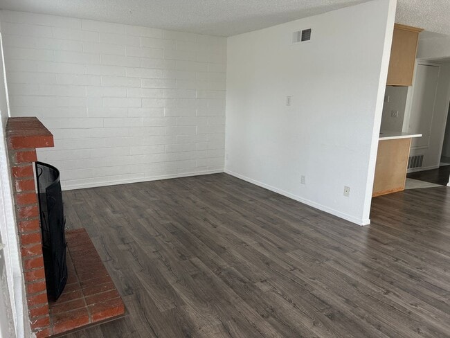 Photo - NEXT TO PARK DESIREABLE LOCATION RECENTLY RENOVATED!