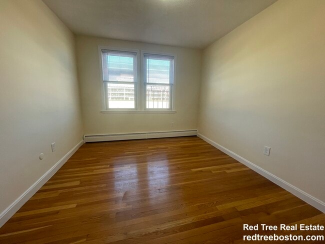Photo - 180 N Beacon St Unidad 24