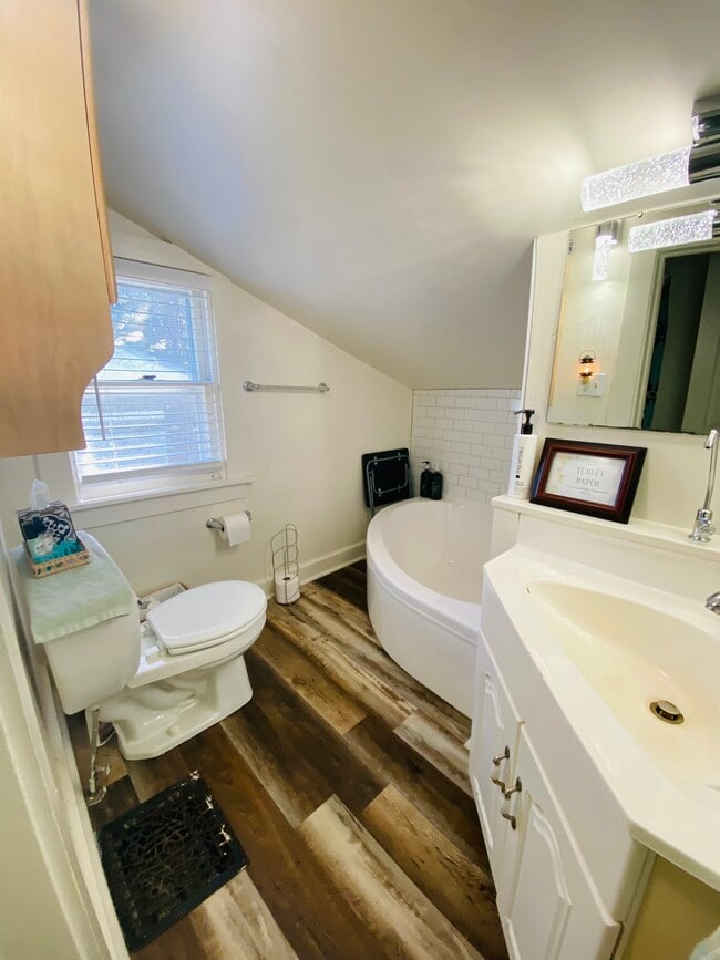 Photo - 931 S Van Buren St