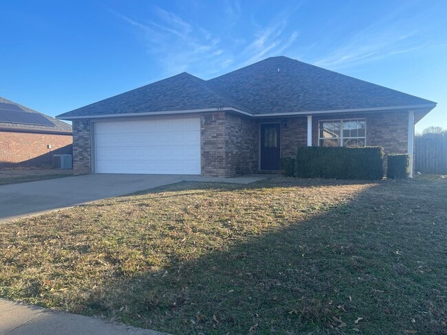 Photo - 3 Bedrooms, 2 Bath (Hot Tub), 2 Car Garage House. Total Electric.