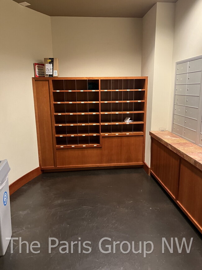 Photo - Gorgeous Green Lake Condo * 1 Block to Park Entrance, Onsite Retail, Garage Pkg, EZ Commute! Unit 407