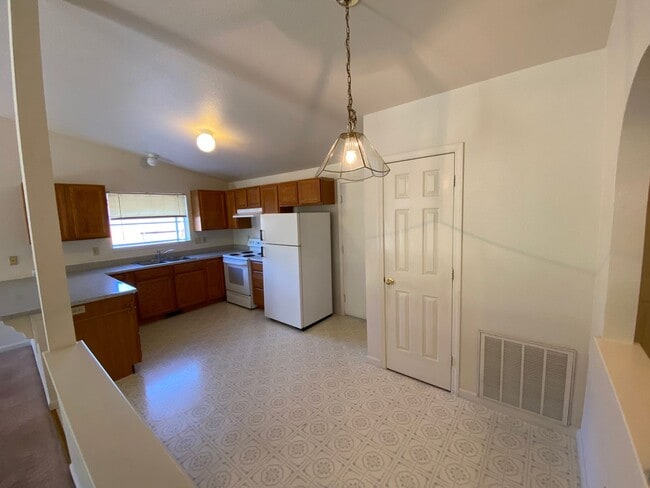 Photo - 1001 Sunburst Dr