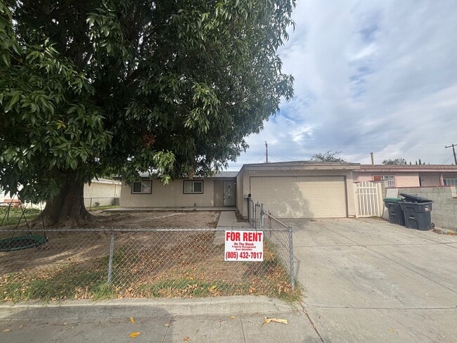 Building Photo - 379 Roberts Ave