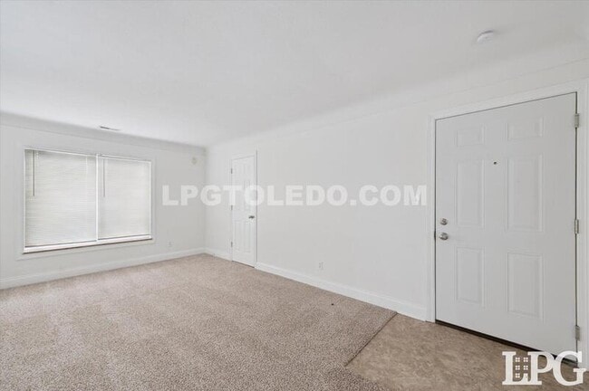 Photo - 3430 Douglas Rd Unit 3