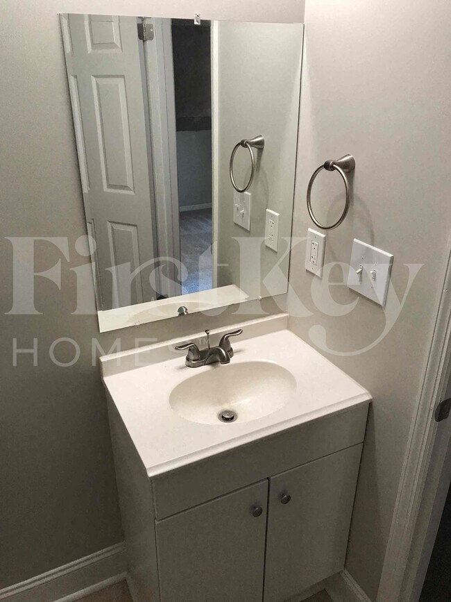 Photo - 103 Walnut Way