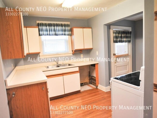 Photo - 1051 Brown St