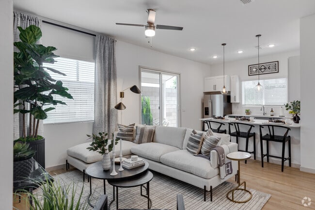 2BR, 2BA - 1,012SF