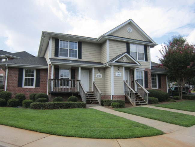 Magnolia Place Apartments - Building Exterior