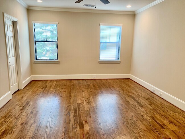 Photo - 119 W 10th St