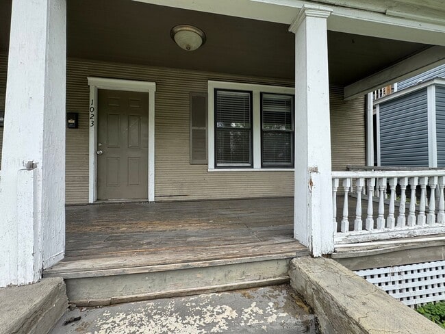Photo - 1025 Ferdinand Ave SW Unit 1023 Ferdinand Ave SW