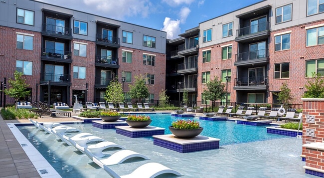 Piscina estilo resort - Ainsley Heights