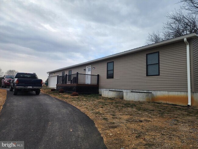 Photo - 235 Hickory Ln