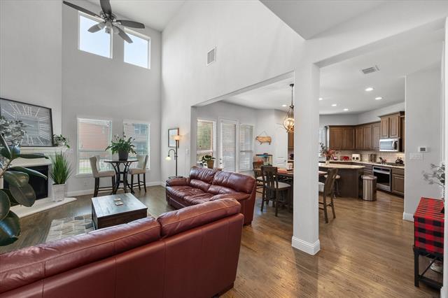 Building Photo - 2685 Venice Dr