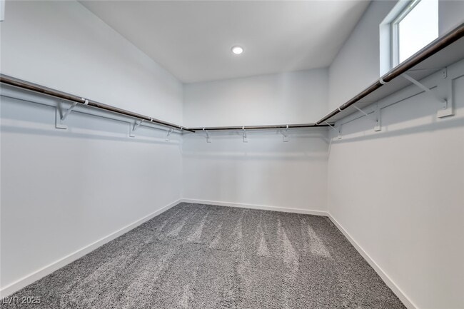 Building Photo - 1038 Delbrook Ave Rental