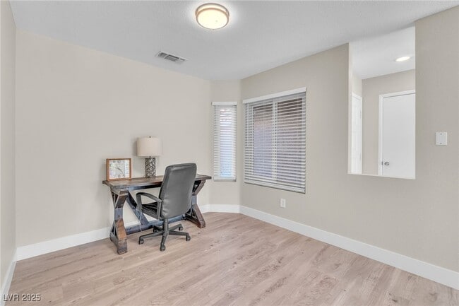 Photo - 2312 Fairbourne Way