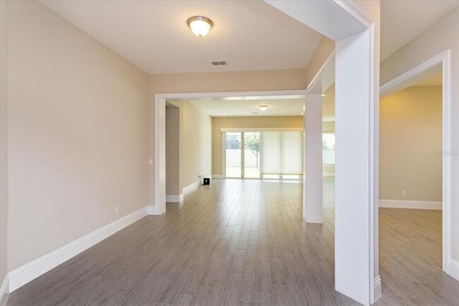 Photo - 6354 Swanson St