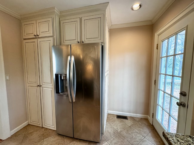 Photo - 1387 Midview Dr