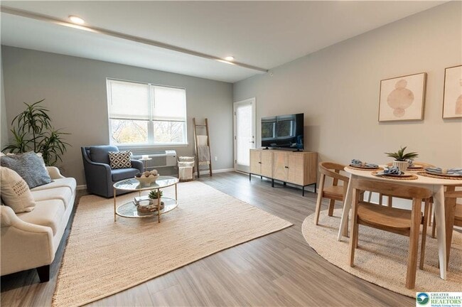 Photo - 948 N Front St Unit B3