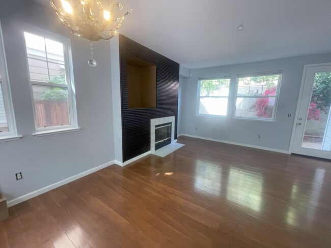 $3,590-GORGEOUS REMODELED 3 BEDROOM GLENMO... - $3,590-GORGEOUS REMODELED 3 BEDROOM GLENMO... House