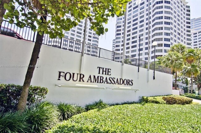 Building Photo - 999 Brickell Bay Dr Unit 604 Rental