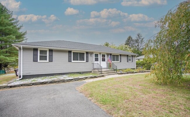 1133-1135 N Westfield Street - 1133-1135 N Westfield Street Unit Left