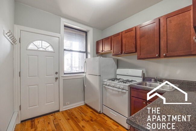 Building Photo - 4415 N Wolcott Ave Unit B2 Rental