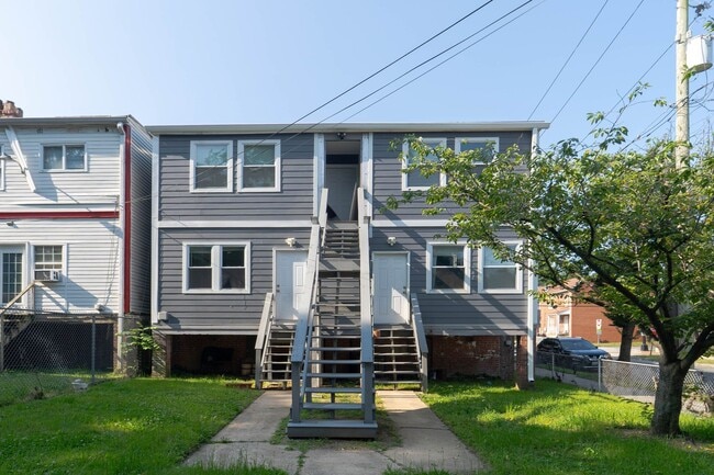 Photo - Move In Ready 2 BD 1 BA close to Metro, Sh... Unit Apt 2