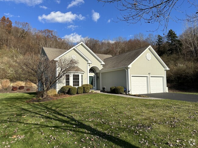 Building Photo - 29 Riverbend Drive Rental