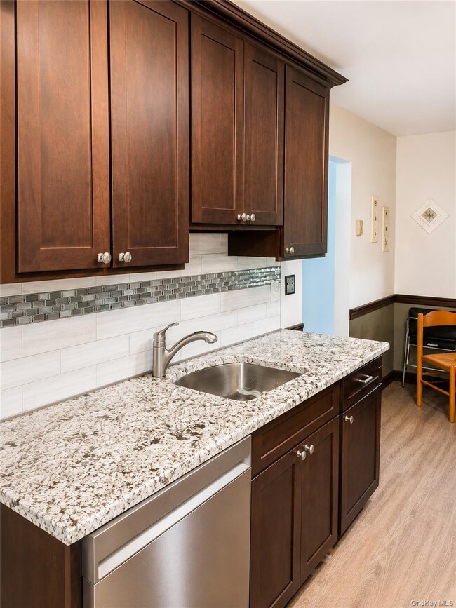 Photo - 506 Alden Ct N