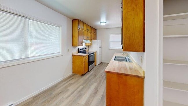 Photo - 104 Division St NW