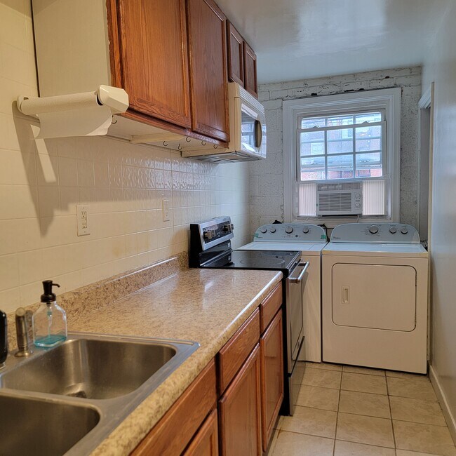 Photo - 929 W Grace St Unit second floor #2