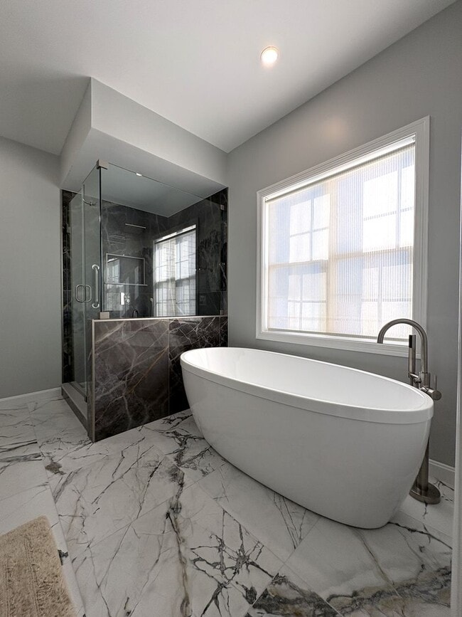 Photo - Spacious and Stylish 2 bedroom, 2 bath condo is desirable Coachman's Ridge complex