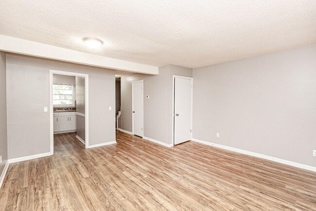 Photo - 1037 Proctor St