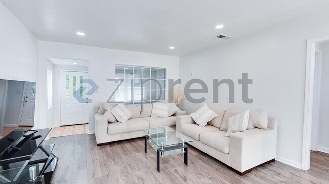 Photo - 812 Humboldt St