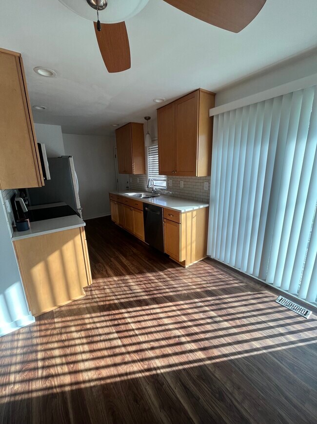 Photo - 27621 Long St