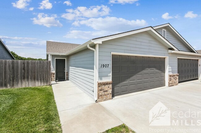 Building Photo - Beautiful 3-Bedroom Duplex in Park City!