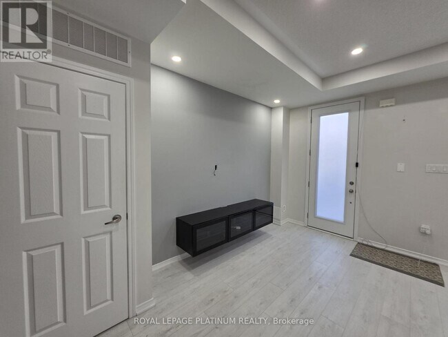 Photo - 30 Woodstream Dr