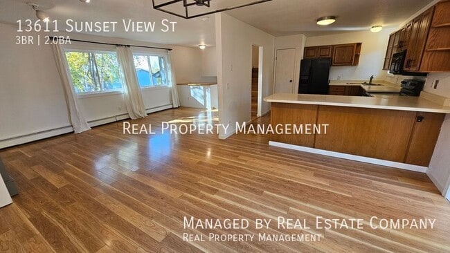 Photo - 13611 Sunset View St