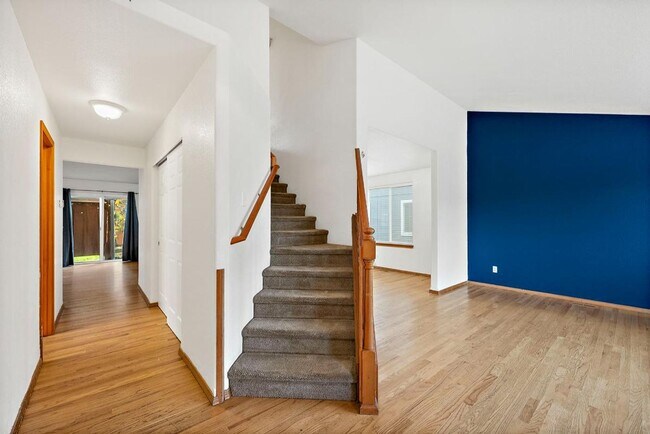 Photo - Spacious 4-Bedroom Olympia Home with A/C, ...