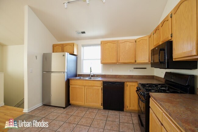 Photo - 2220 W Grand Ave Unit 2