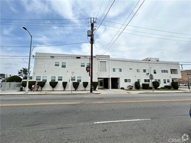 Building Photo - 1036 Normandie Ave Unit 8-8 Rental