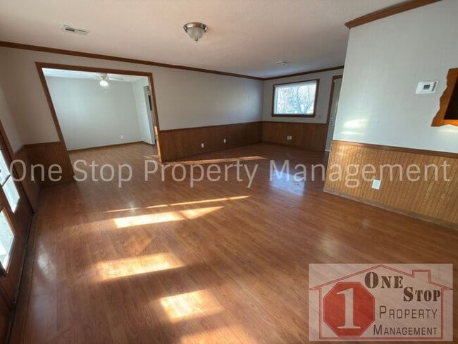 Photo - Amazing 3 Bedroom, 1.5 Bathroom in Raytown!