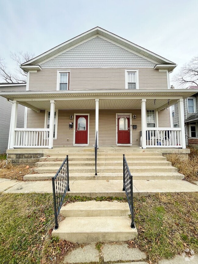 Building Photo - 3 Bedroom Townhome