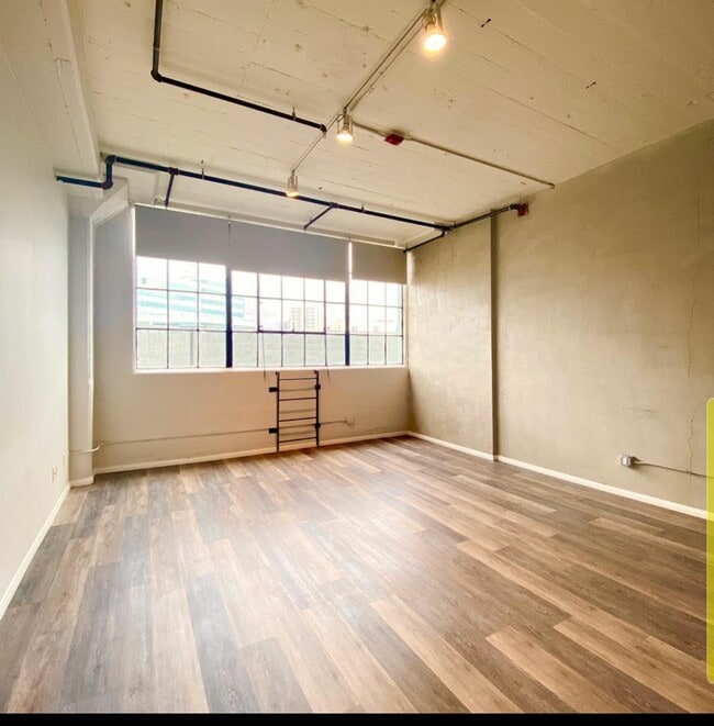 Building Photo - 420 San Pedro St Unit 307