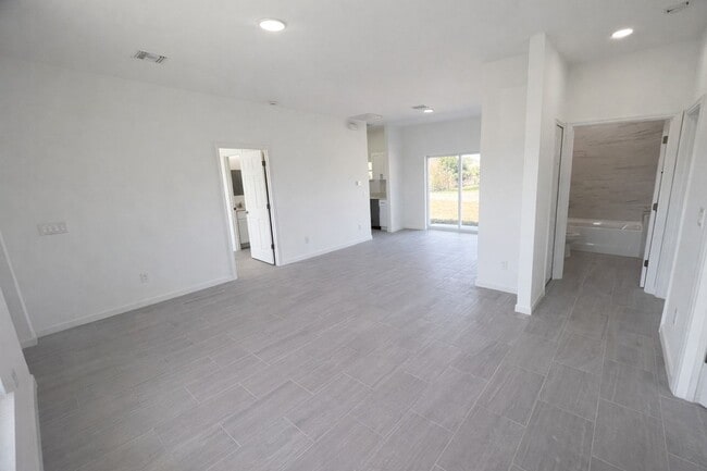 Photo - 1141 Columbo Ave S