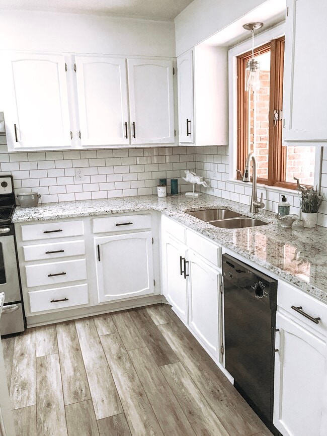 Photo - 300 Selkirk Trail