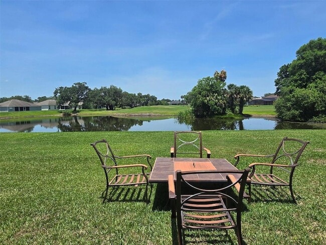 Photo - 1976 The Oaks Blvd