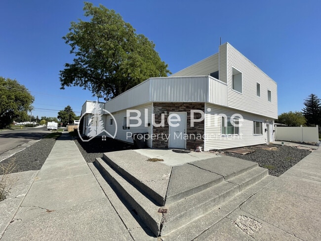 Building Photo - 301 E 18th St Unit 1