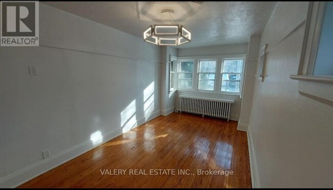 Photo - 130 Glengarry Ave