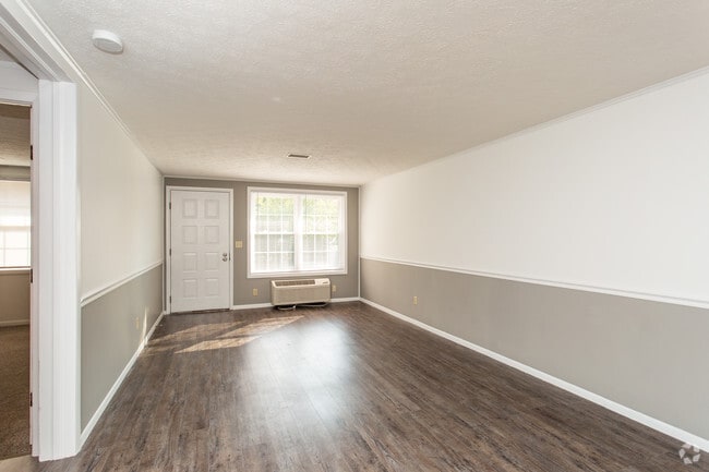 1BR, 1BA - 750 SF